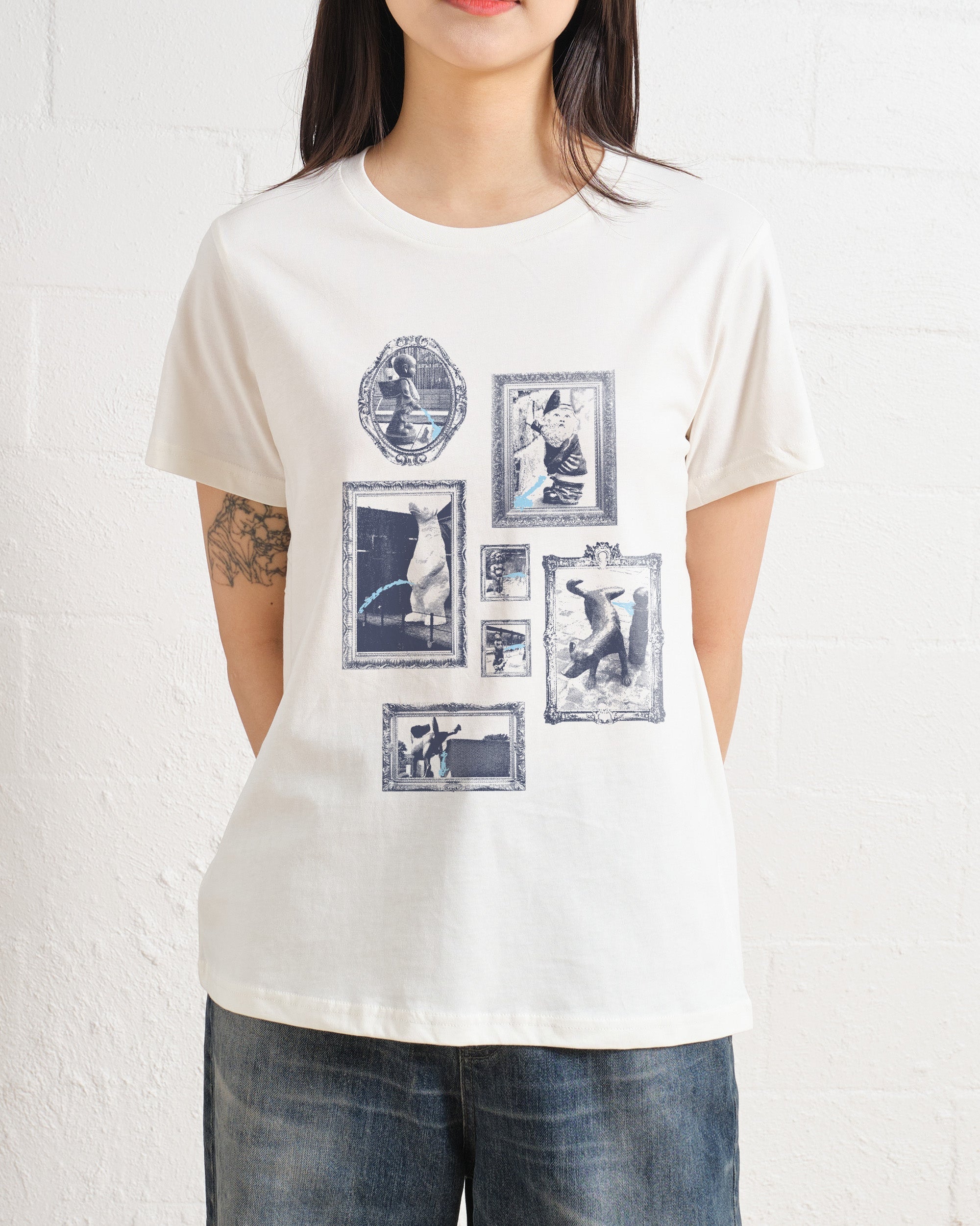 Pissing Statues Women's Tee